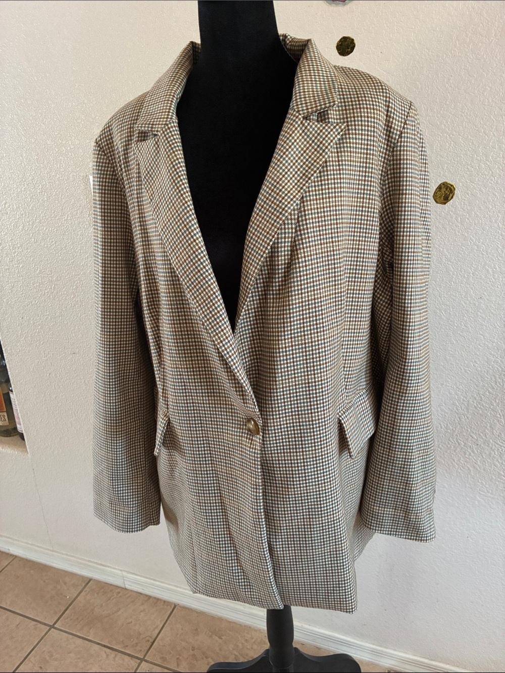 Classic Men's Houndstooth Blazer in Beige